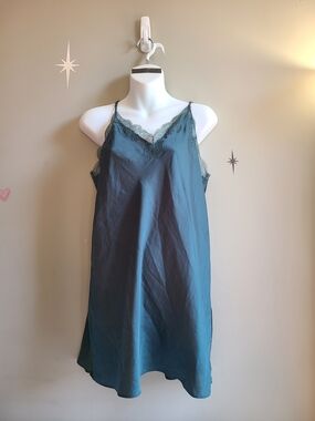 Victoria's Secret Emerald Green Lace Trim Satin Slip Nightgown